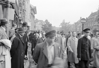 853241 Afbeelding van de optocht van medewerkers van het Staatsbedrijf der Posterijen, Telegrafie en Telefonie (PTT), ...